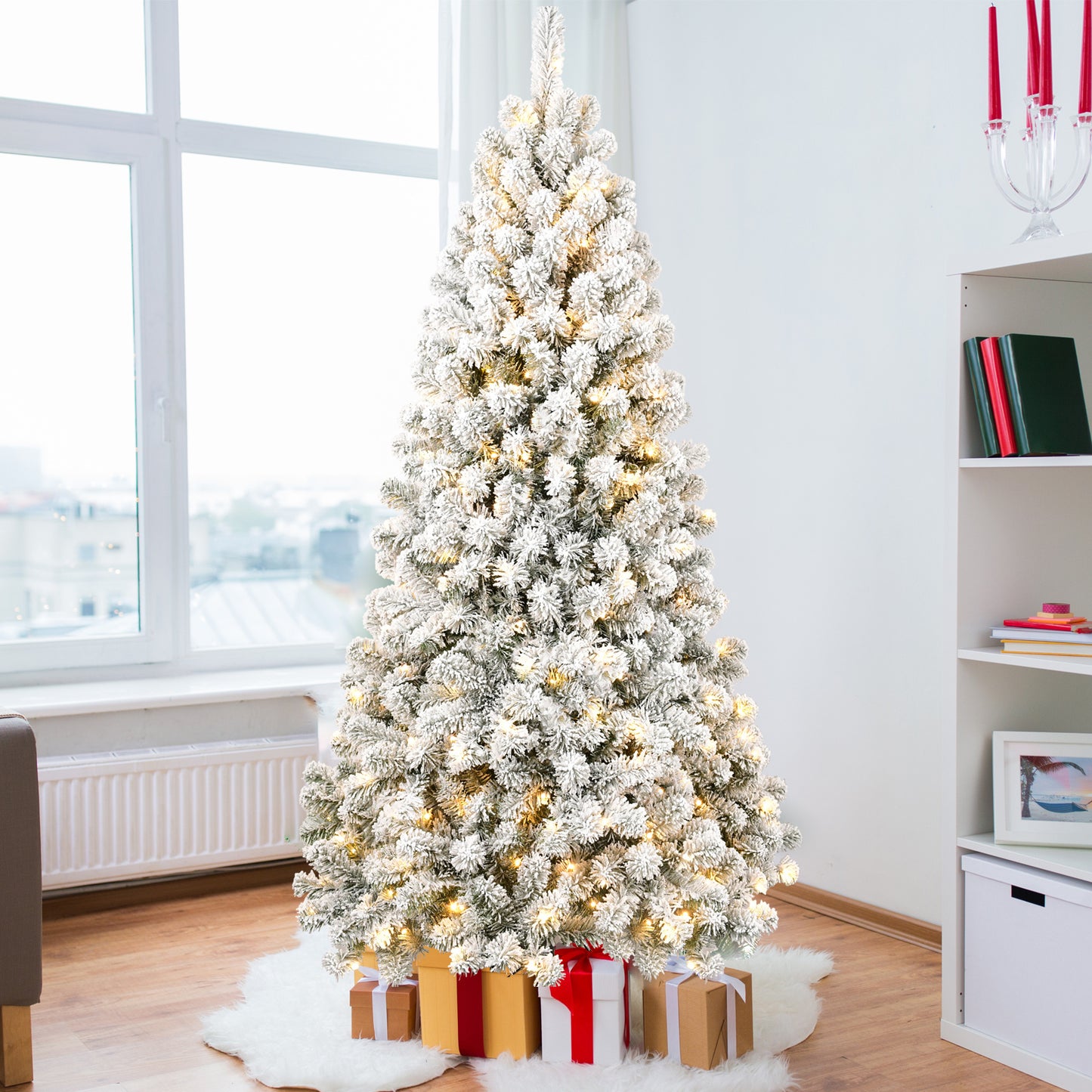 The 6-foot Pre-installed Flocked Christmas Tree Comes With 760 Memory Line Tips  -And Is Lit By 300 Warm Incandescent Lights