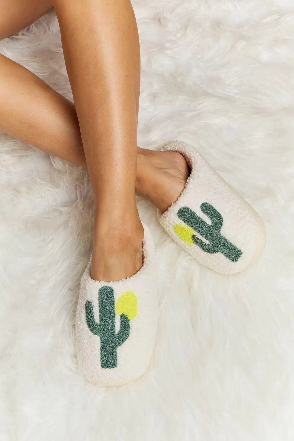 Melody Cactus Plush Slide Slippers - Sweet Wildflower Boutique