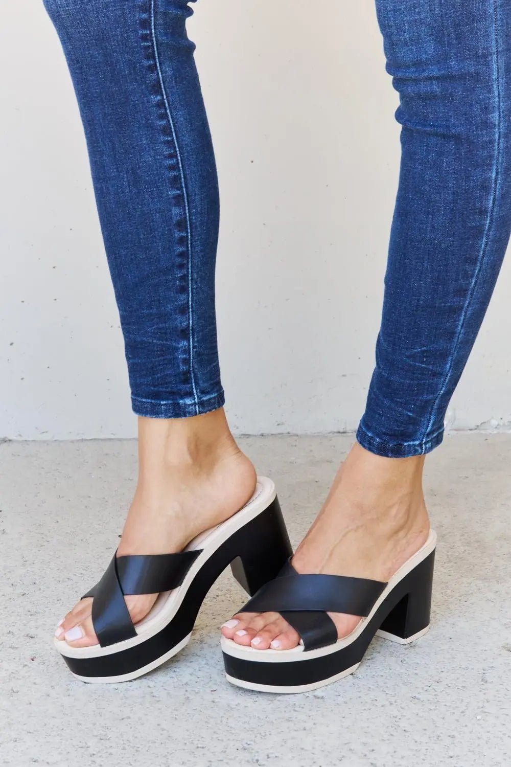 Weeboo Cherish The Moments Contrast Platform Sandals in Black - Sweet Wildflower Boutique