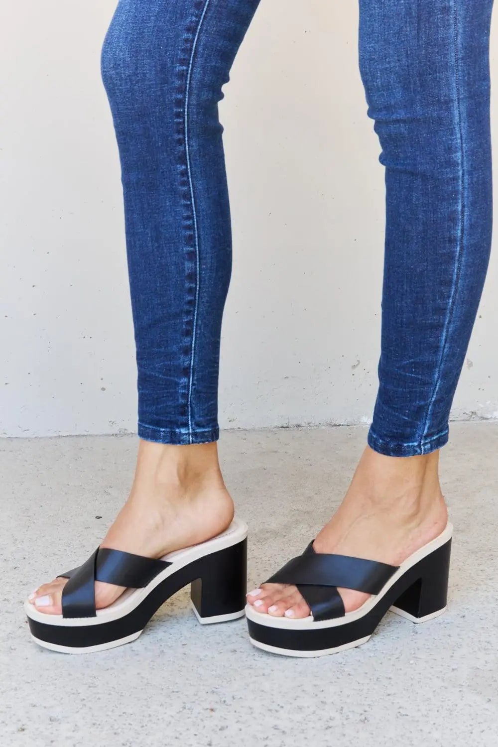 Weeboo Cherish The Moments Contrast Platform Sandals in Black - Sweet Wildflower Boutique